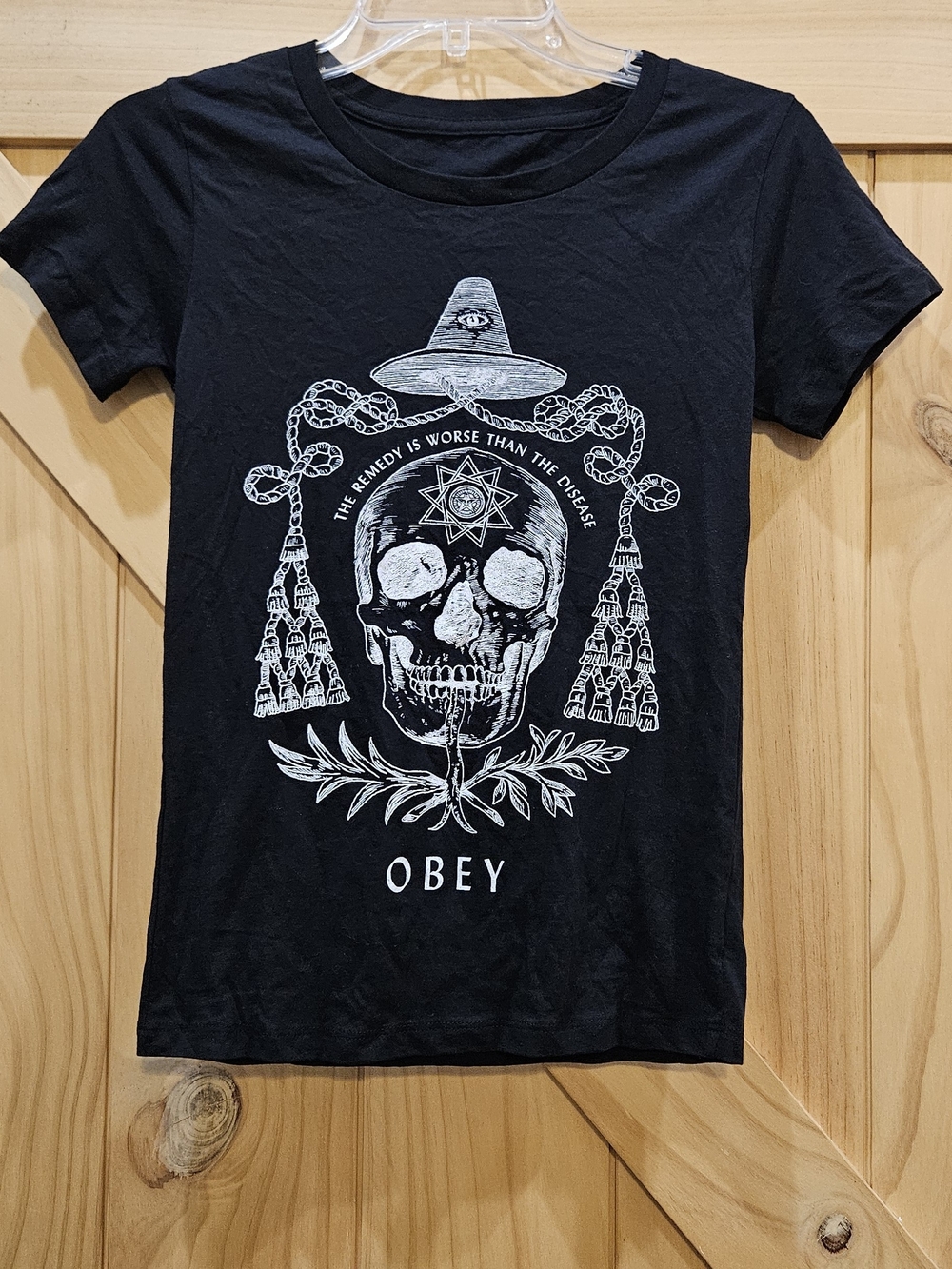NWOT | Obey Skull Detail Graphic Tee | XXS